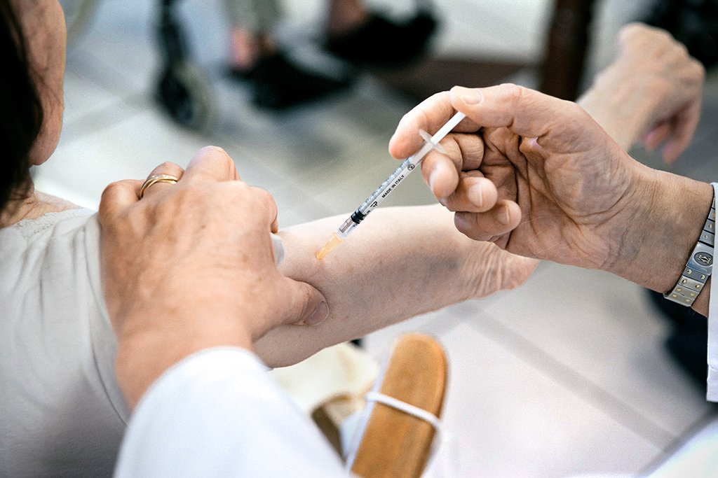 Opas diz que vacinação lenta na América Latina favorece surgimento de novas variantes