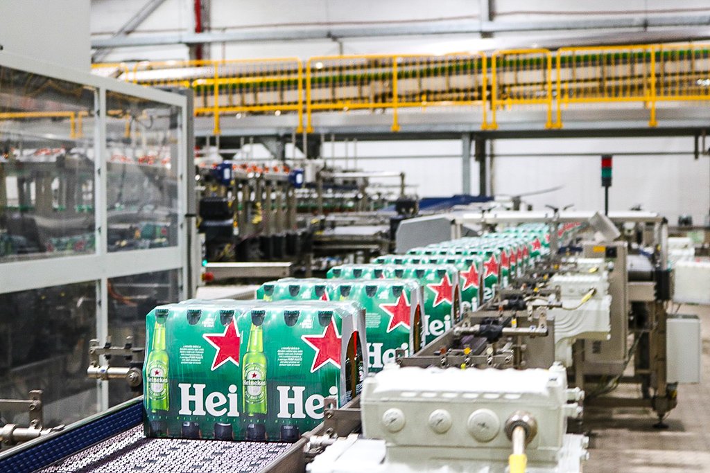Por que a Heineken resolveu medir a felicidade dos seus funcionários