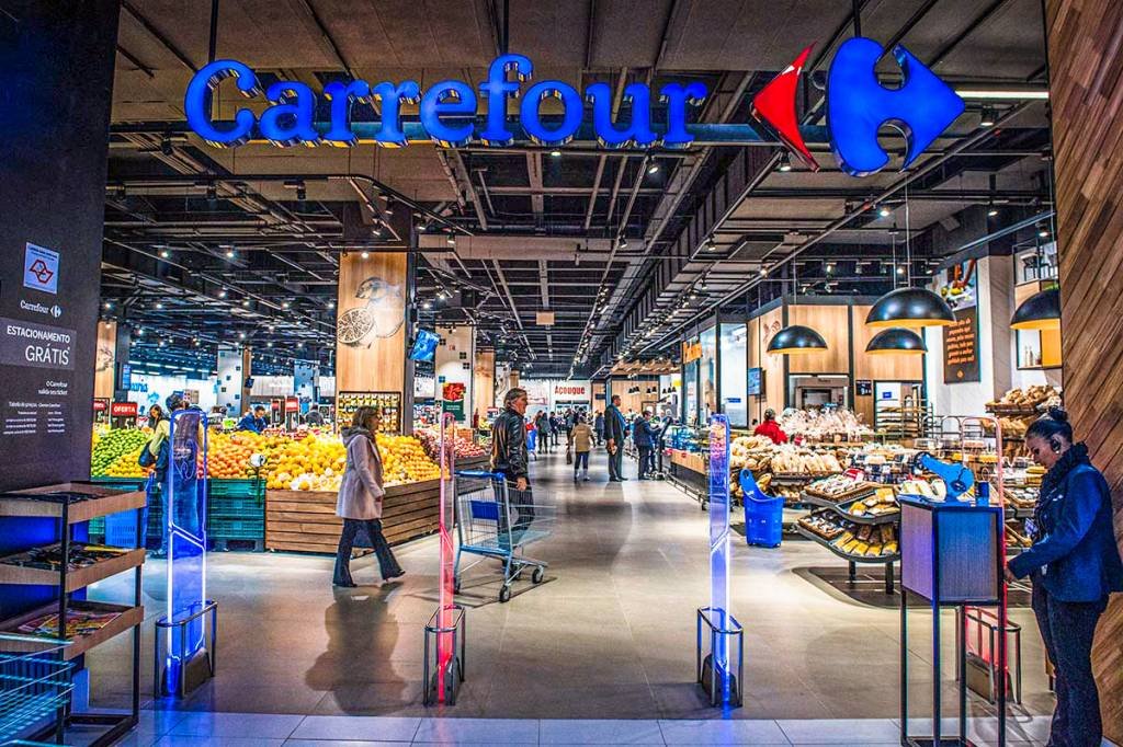 Carrefour abre vagas para formar executivos negros; veja como participar