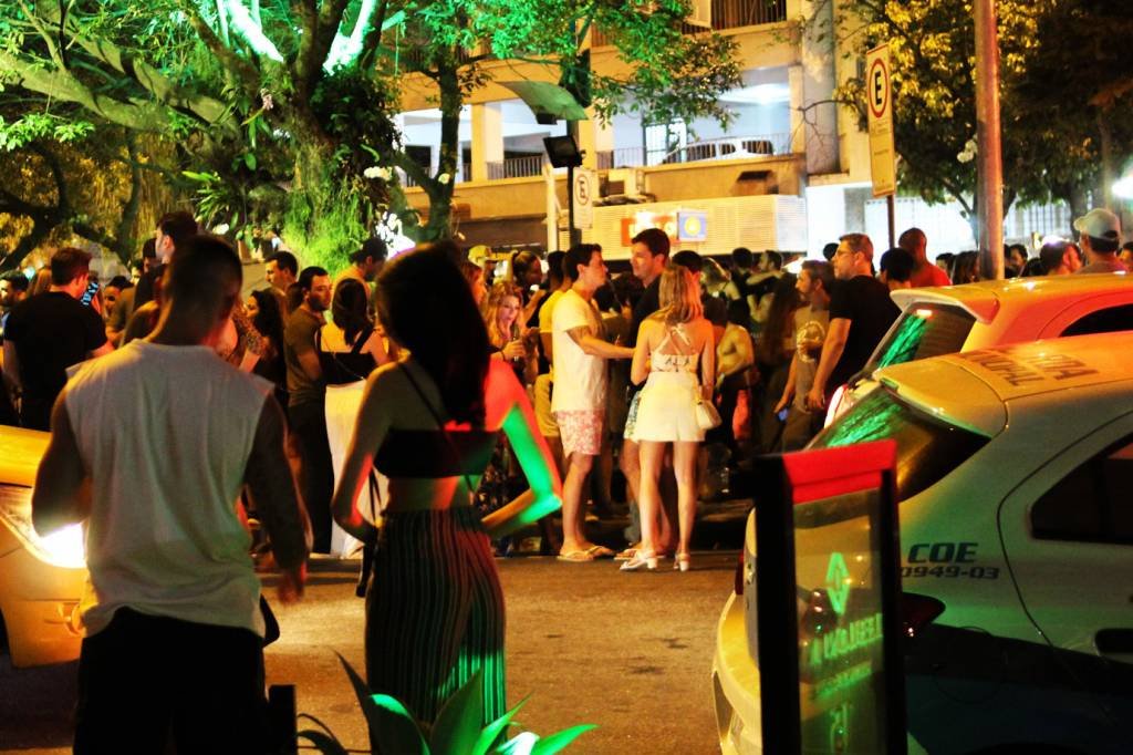 Carnaval: festas e aglomerações se estendem até a manhã desta terça-feira no Rio