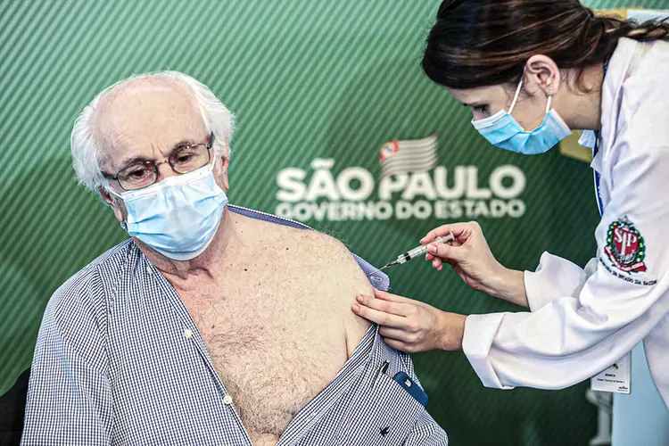 Idosos com idade acima de 85 anos começam a ser vacinados no próximo dia 15 (DANILO M YOSHIOKA/FUTURA PRESS/Estadão Conteúdo)