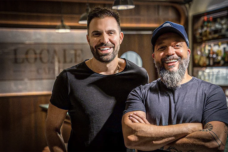 Gabriel Fullen, um dos fundadores do Locale Caffè, e o bartender Márcio Silva (Divulgação/Divulgação)