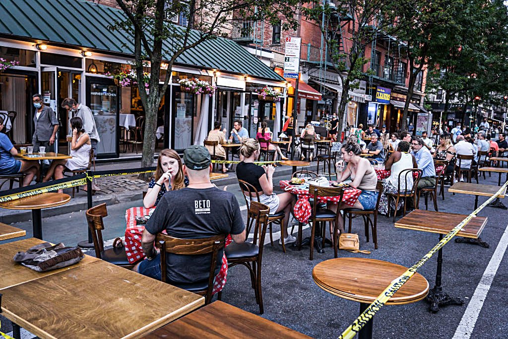 Inspirada em NY, cidade de SP vai ter 40 pontos com mesas de bares na rua