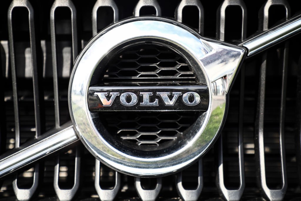 Ações da Volvo caem 5% após empresa diminuir participação em montadora de carros elétricos