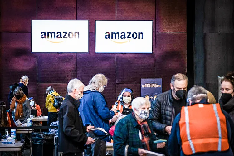 Amazon: empresa realizou uma campanha de vacinação no fim de janeiro e conseguiu aplicar 2.000 doses de vacinas em um único dia (GRANT HINDSLEY / Colaborador/Getty Images)