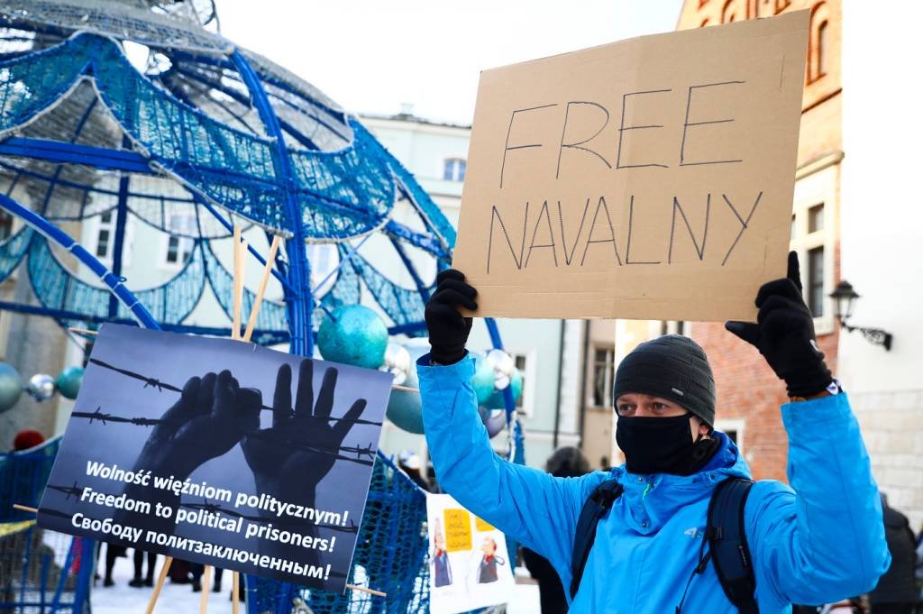 Rússia prende 5 mil em protestos pela libertação do opositor Navalny