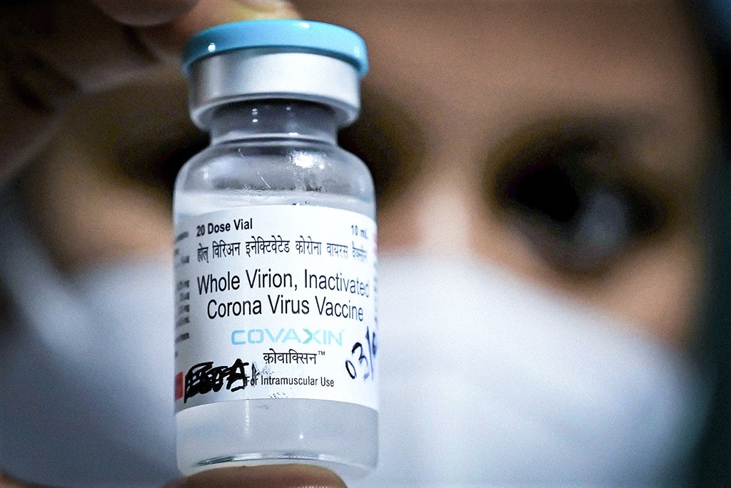 Covaxin: a vacina da Bharat Biotech pode ser armazenada em temperatura de 2 a 8 graus, mesmo intervalo utilizado na rede de frios do SUS. (DIBYANGSHU SARKAR/AFP/Getty Images)