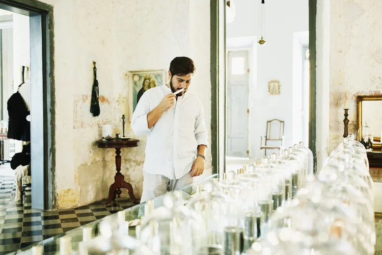 Notas cítricas e florais são as escolhas certeiras para o verão. (Thomas Barwick/Getty Images)