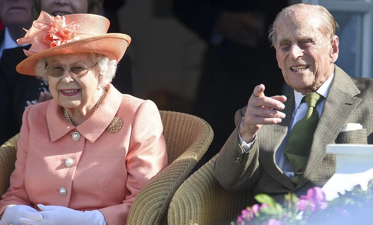 Realeza: Elizabeth II, de 94 anos, e seu esposo receberam em janeiro a primeira dose da vacina contra o coronavírus (Antony Jones/Getty Images)