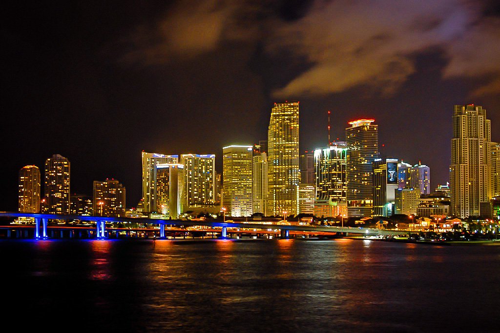 Prefeito de Miami aprova resolução para pagar servidores com bitcoin