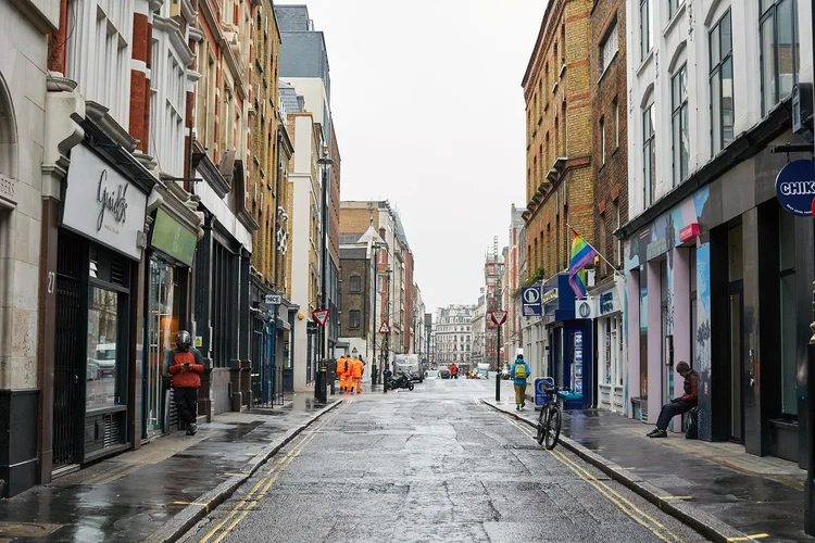 Rua no Soho, em Londres (Suzie Howell/The New York Times)