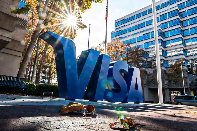 Por meio de uma série de iniciativas, Visa abraça criptomoedas (Bloomberg/Getty Images)