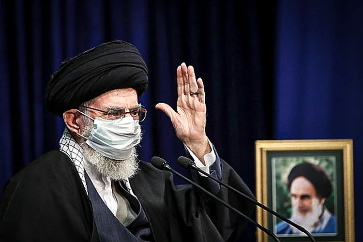 Aiatolá Ali Khamanei, líder supremo do Irã (Iranian Leader Press Office/Getty Images)