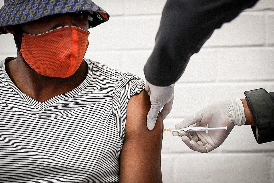 África do Sul reforça apelo por vacinação, após localizar nova variante