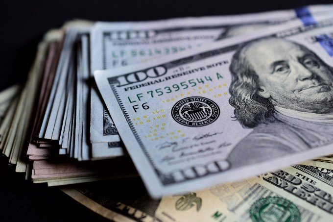BTG lança câmbio online; veja quanto custa enviar dinheiro para o exterior