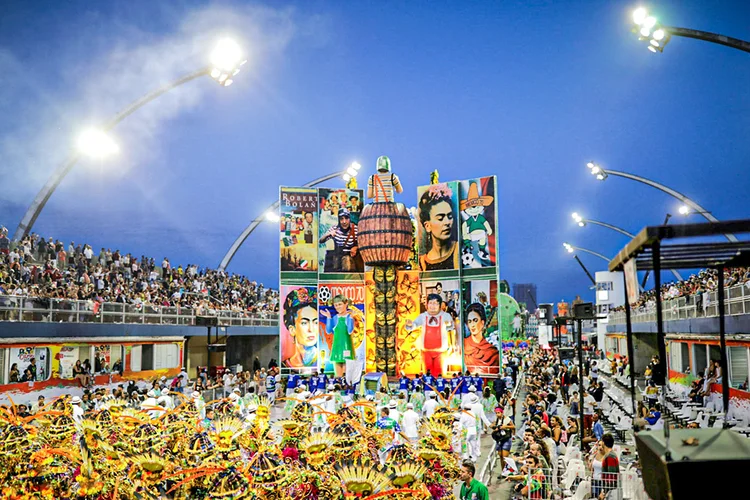 Desfile da escola de samba da Vila Maria, no Anhembi  (Paulo Withaker/Reuters)