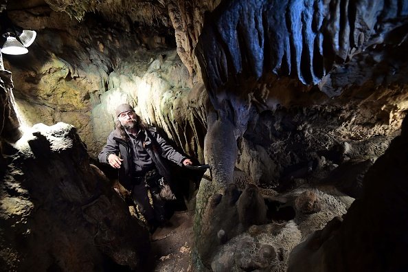 Segredo da humanidade pode estar em 13 dentes encontrados em caverna