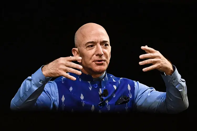 Na última semana, Jeff Bezos anunciou sua saída como CEO da Amazon (SAJJAD HUSSAIN/AFP/Getty Images)