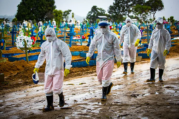 Manaus é a terceira capital com o pior índice de ocupação de leitos de UTI no país (MICHAEL DANTAS / AFP/Getty Images)