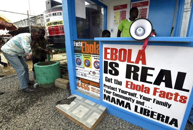 Ebola: a Organização Mundial da Saúde está enviando representantes e vacinas para ajudar o país a enfrentar a nova epidemia da doença (AFP/AFP Photo)