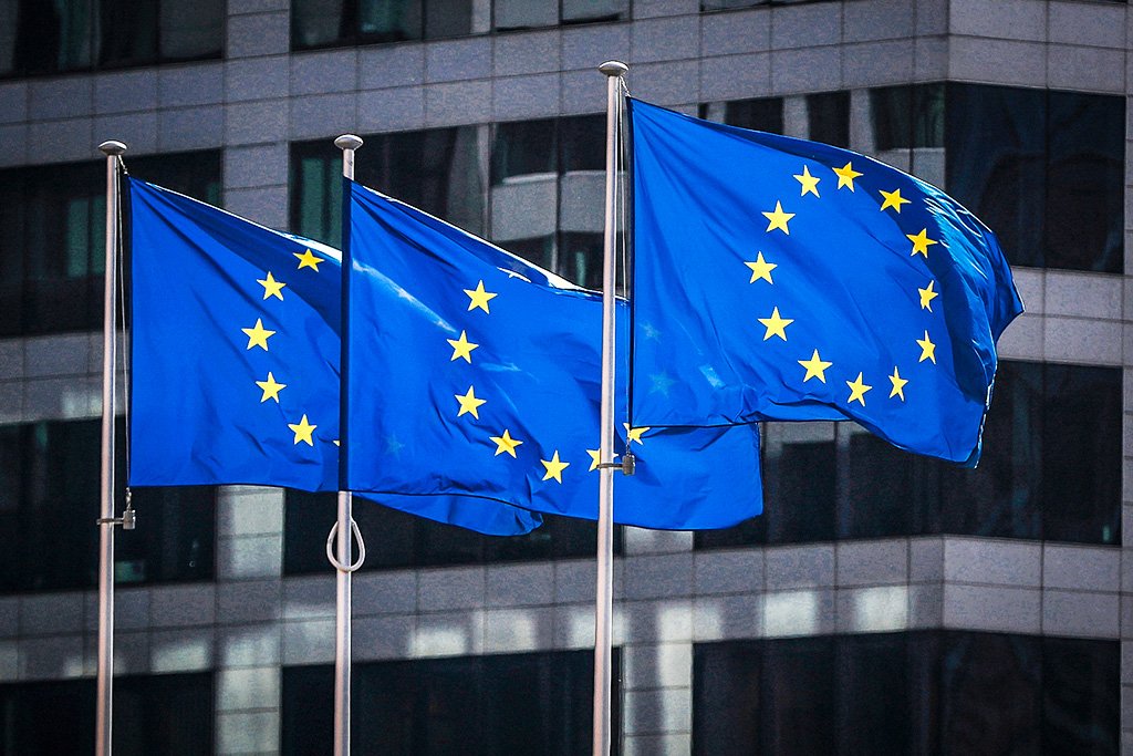 Inflação na União Europeia sobe 0,9% em fevereiro