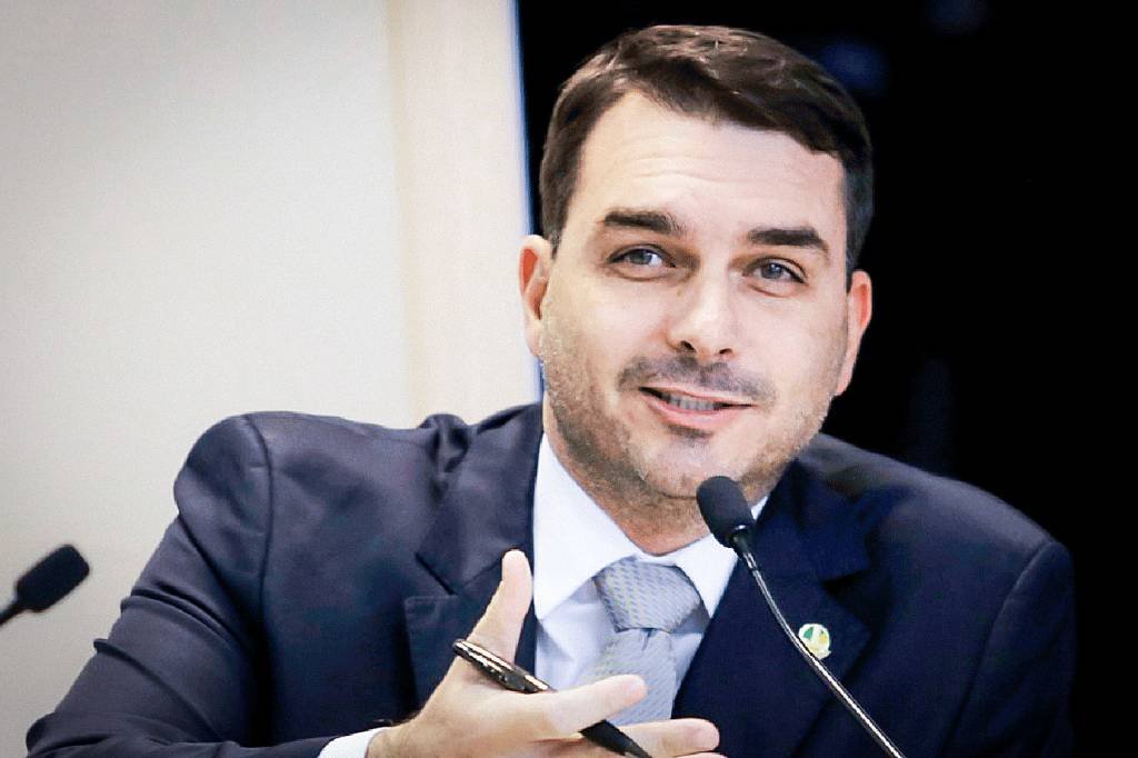 Flávio Bolsonaro: O senador elogiou “as orientações” de Guedes na política econômica, mas deixou claro que há um cardápio eleitoral que o ministro precisará seguir (Wilson Dias/Agência Brasil)