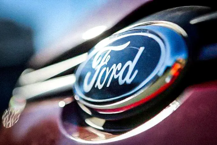 Logo da Ford: problema é mais um exemplo dos desafios que a indústria enfrenta com a escassez de insumos (Paulo Whitaker/Reuters)