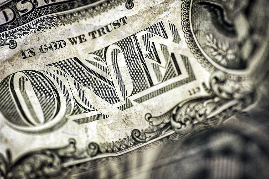 Dólar continua em trajetória de queda | Foto: Adrienne Bresnahan/GettyImages (Adrienne Bresnahan/Getty Images)