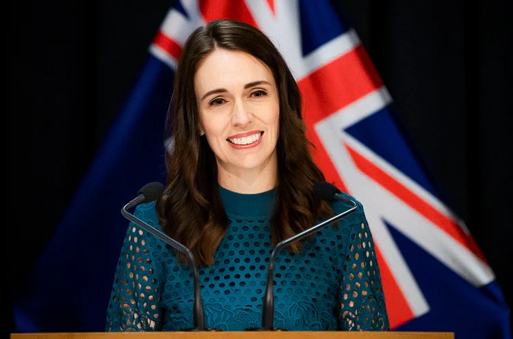 Jacinda Ardern, primeira-ministra da Nova Zelândia: exemplo no combate à covid-19 (Mark Mitchell - Pool/Getty Images)