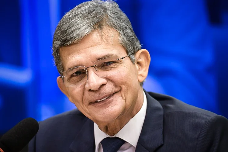 O general Joaquim da Silva e Luna, indicado para presidência da Petrobras: novato no setor (Marcelo Camargo/Agência Brasil)
