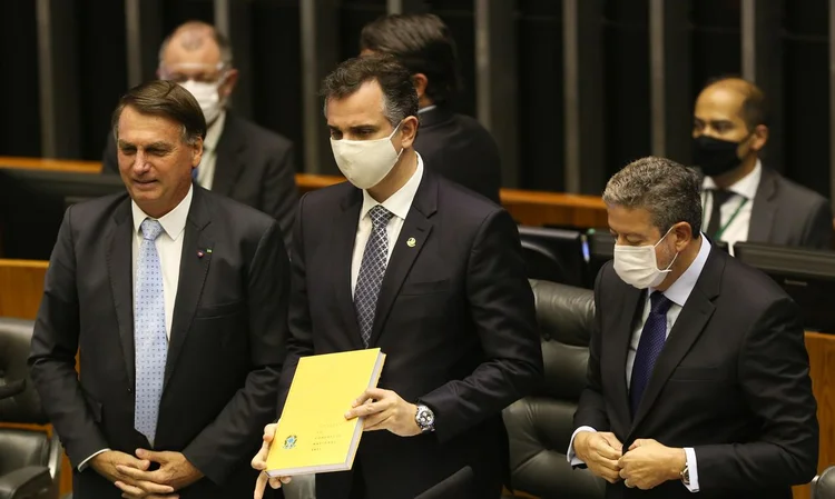 Presidentes do Senado, Rodrigo Pacheco, e da Câmara, Arthur Lira: Auxílio foi um dos temas da sessão de abertura do ano legislativo (Fabio Rodrigues Pozzebom/Agência Brasil)