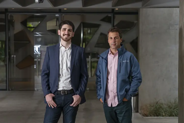 Vitor Asseituno e Guilherme Berardo, cofundadores da Sami: fundada em 2018, a empresa quer resolver os principais problemas do sistema de saúde privado com um plano para pequenas empresas e MEIs (Sami/Divulgação)