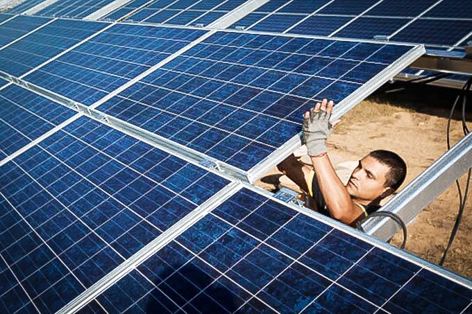 Painel solar: energia limpa é meta mundial. (Sean Gallup/Getty Images)