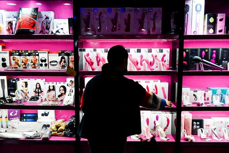 Comportamento: o isolamento social está desestigmatizando esses objetos.  (DEL PERAL/AFP)