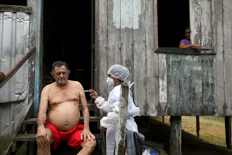 Amazonas: estado recebeu mais 96 mil doses da vacina Coronavac (Bruno Kelly/Reuters)