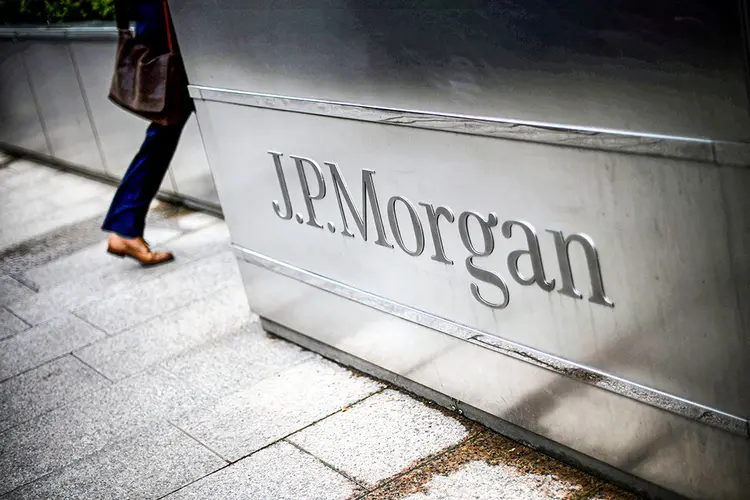 JP Morgan: a alocação global em títulos agora é estimada em apenas 18%, o menor nível desde 2008, encerrando 14 anos em que tiveram alocação desproporcionalmente maior (Dylan Martinez/File Photo/Reuters)
