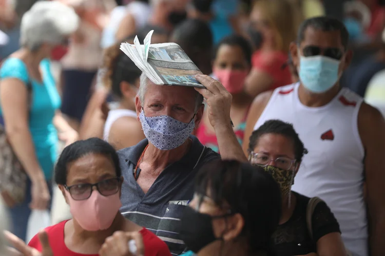 Governo prorroga até maio suspensão de "prova de vida" para servidor aposentado (Pilar Olivares/Reuters)