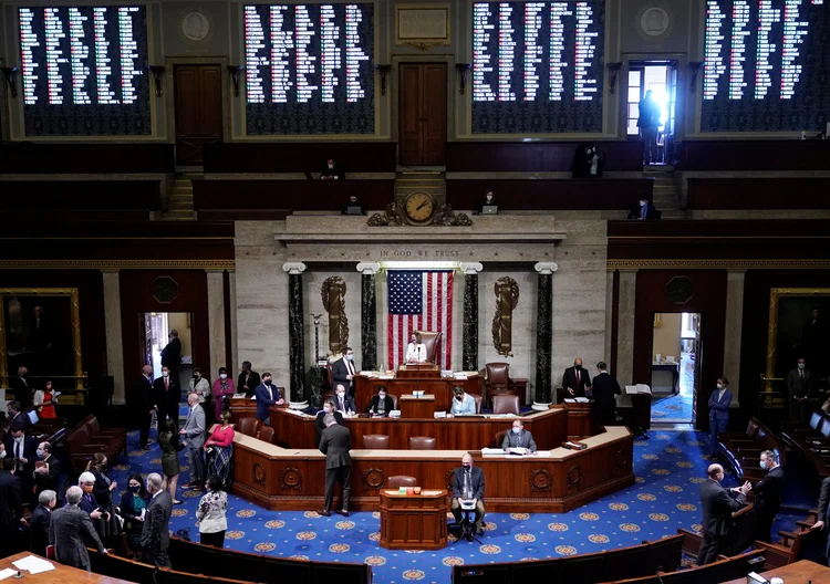 Os democratas, que votaram contra a medida, afirmaram que queriam uma votação sobre uma medida de ajuda mais ampla que também forneceria assistência à Ucrânia (Joshua Roberts/Reuters)