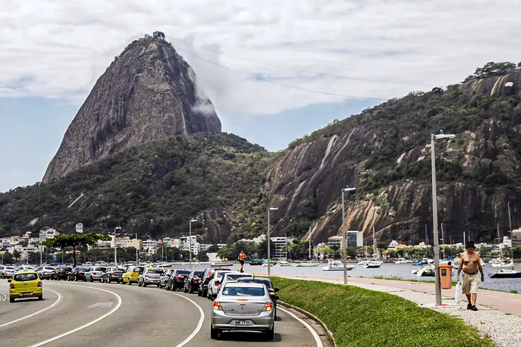 O movimento foi menor no rush matinal em comparação a outras sextas-feiras, segundo dados do Centro de Operações Rio. A queda na circulação entre 8h e 9h chegou a 94% (Ricardo Moraes/Reuters)