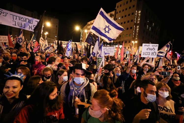 Israel: 9,2 milhões de pessoas receberam ao menos uma dose (Ammar Awad/Reuters)