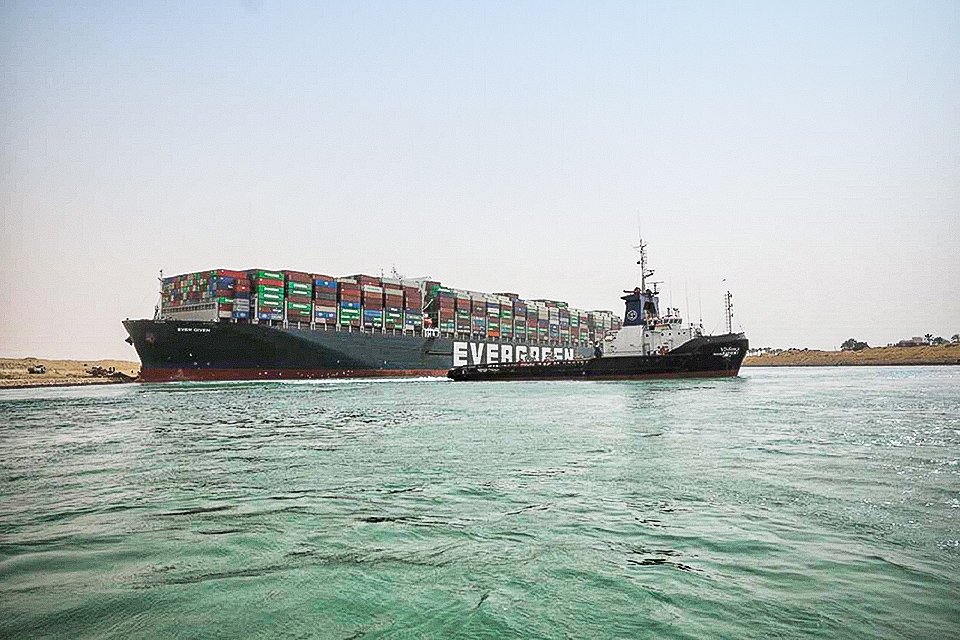 Navio porta-contêineres Ever Given: tragédia foi em cargueiro "Jin Tian", registrado em Hong Kong (Authority/Divulgação/Reuters)
