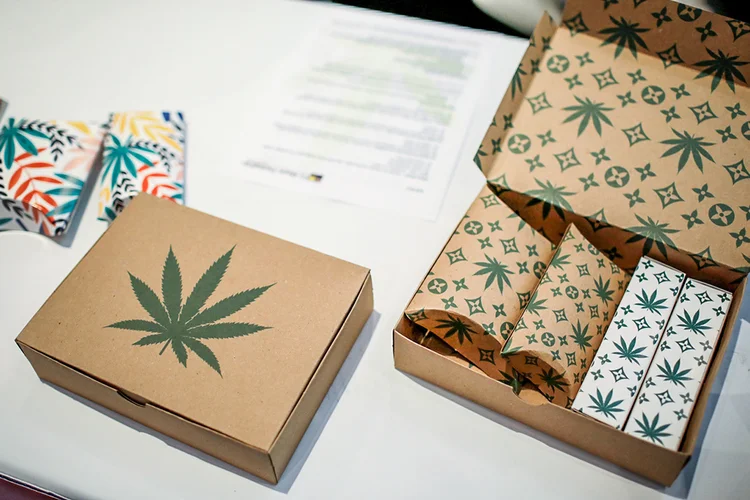 Produtos à base de cannabis em exposição em Nova York: autorização de consumo para maiores de idade no estado e comércio em pontos autorizados (Mike Segar/Reuters)