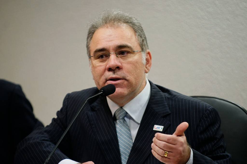 "Política de saúde não é do ministro, é do governo Bolsonaro", diz Queiroga