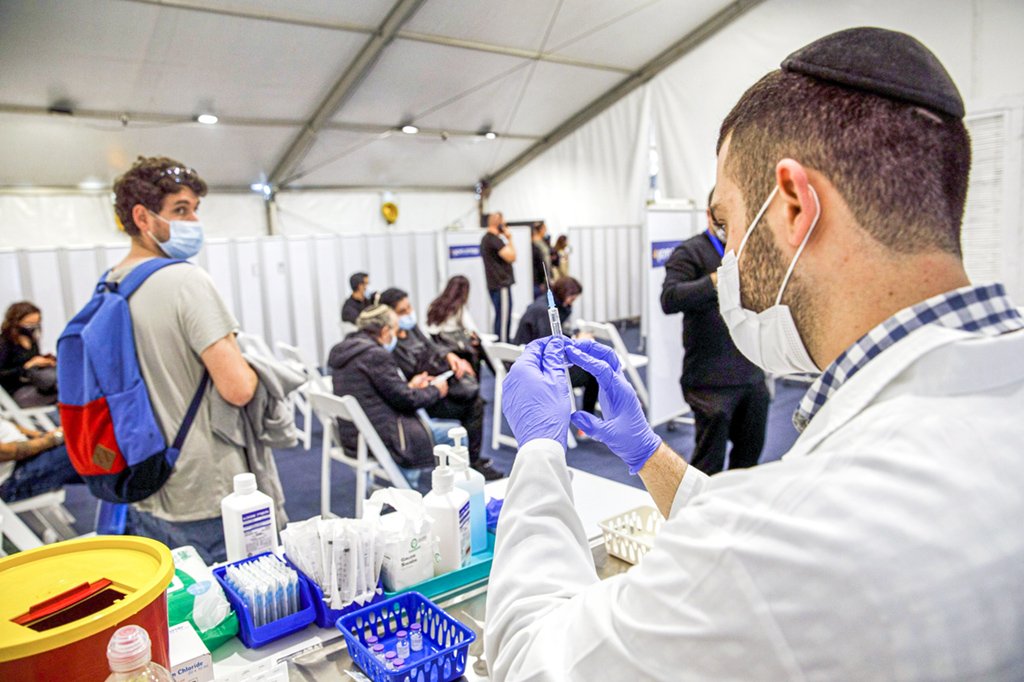 Israel não registra mortes por covid pela primeira vez em 10 meses