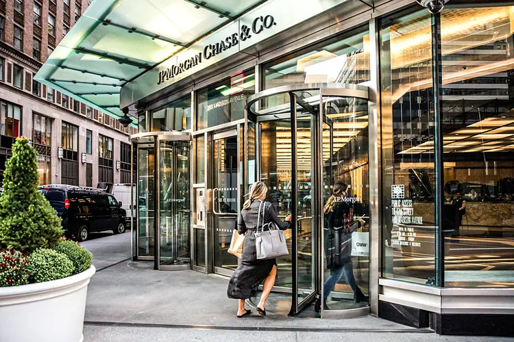 Entrada do PMorgan Chase &amp; Co, em Nova York (Michael Nagle/Bloomberg)