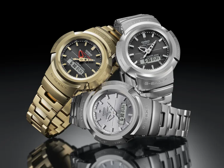 Os novos modelos do AW-500, o AWM-500D (prateados) e AWM-500GD (dourado). (Casio/Divulgação)