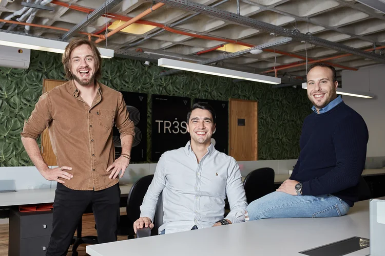 Sidnei Junior, Hendel Favarin e Josef Rubin, fundadores da Conquer: a startup foi fundada em 2016 para ensinar habilidades profissionais pouco abordadas no sistema de ensino tradicional (Conquer/Divulgação)