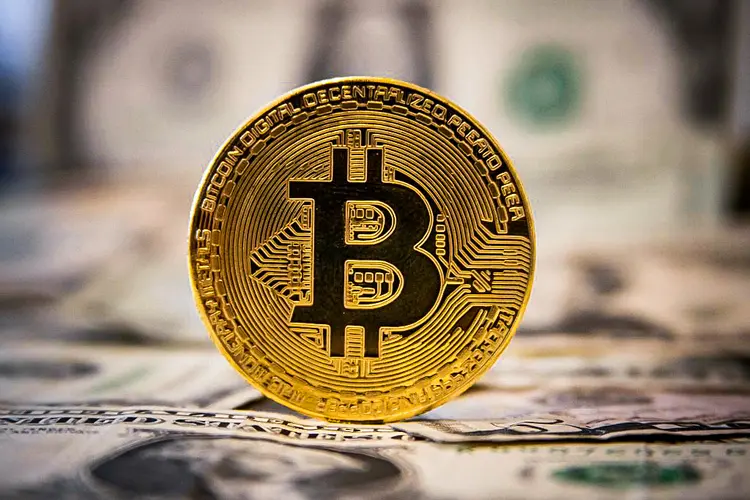 Bitcoin se mantém em US$ 21.500 (NurPhoto/Getty Images)