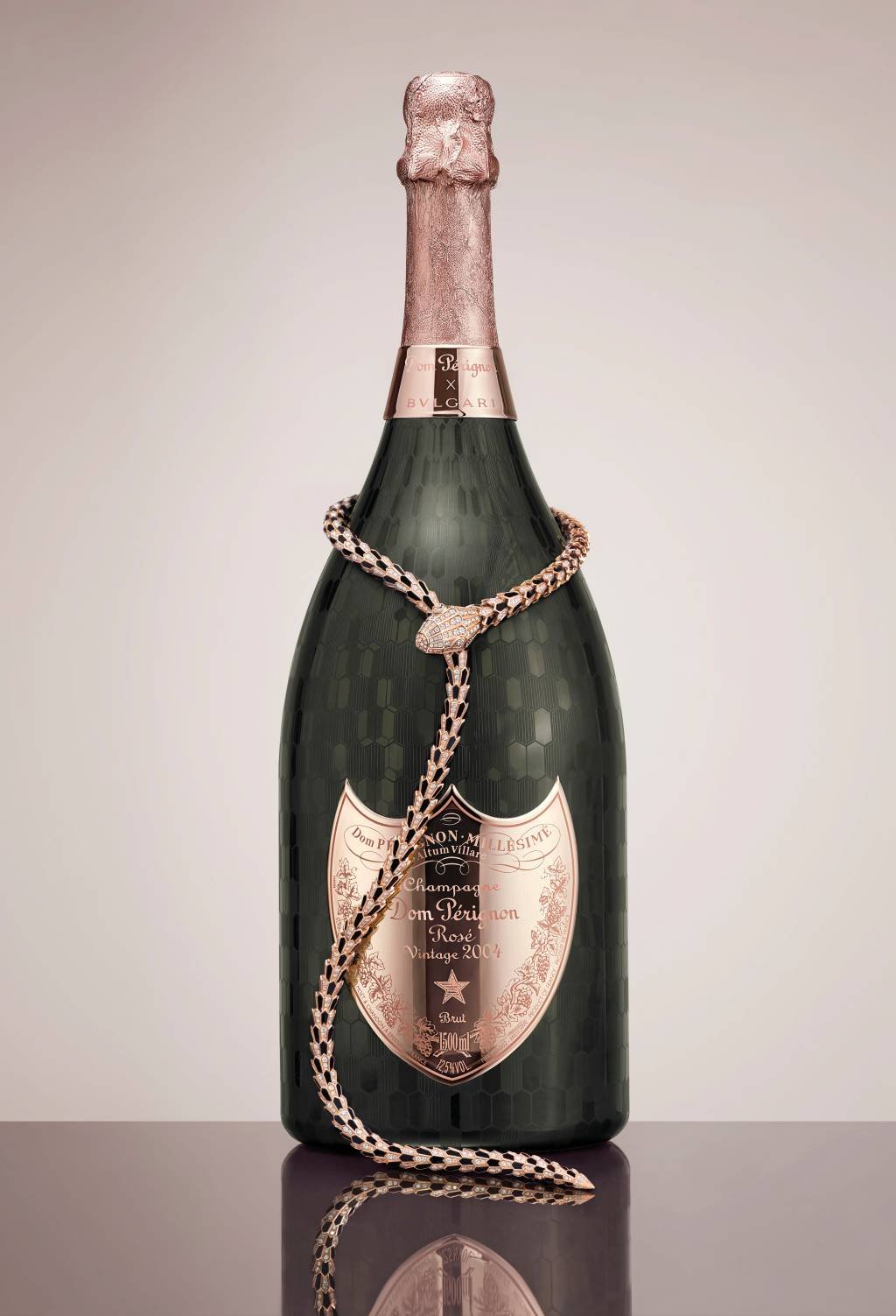 Champanhe e joias, a recente collab da Bvlgari e Dom Pérignon