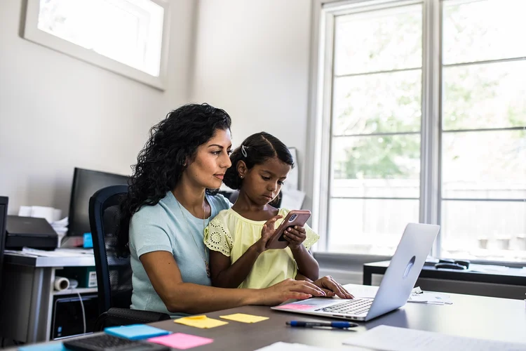 Trabalho: mulheres têm direito a folgas aos domingos? (MoMo Productions/Getty Images)